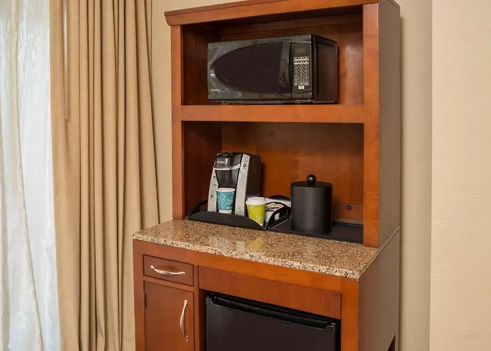 Hilton Garden Inn Alexandria Old Town National Harbor
